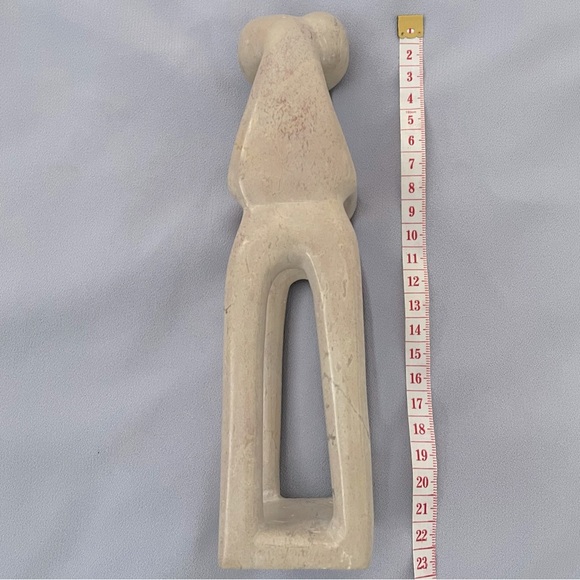 Beautiful smooth sculpture of two people embracing - Picture 5 of 5